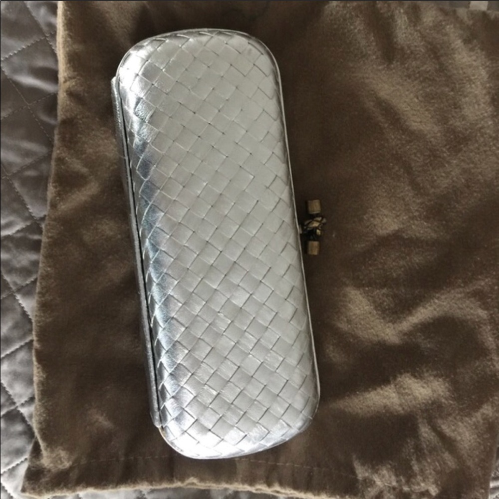 Silver clutch